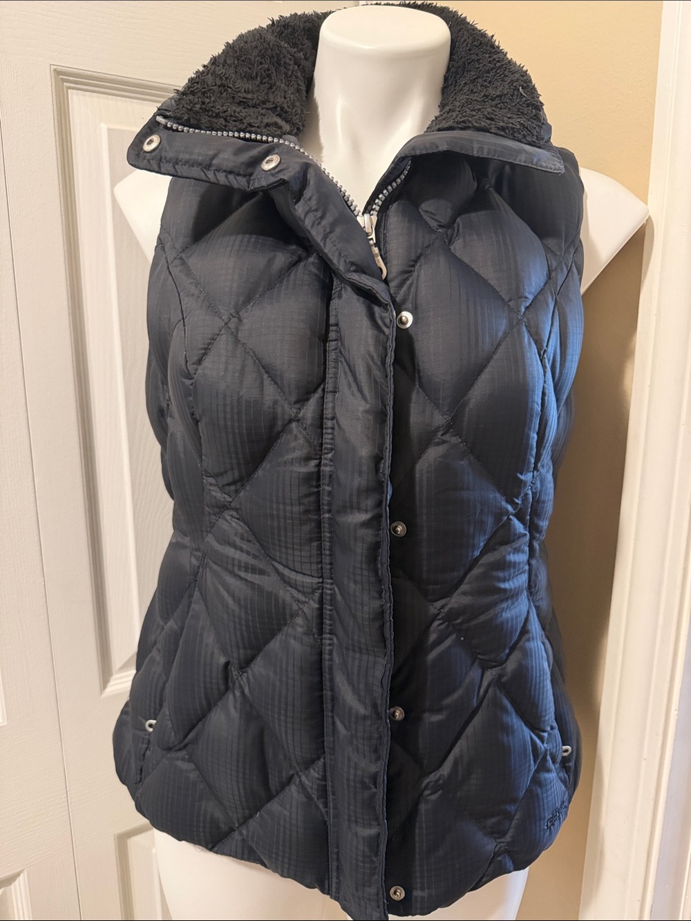 Eddie Bauer Women’s Quilted Goose Down Puffer Vest Size M
